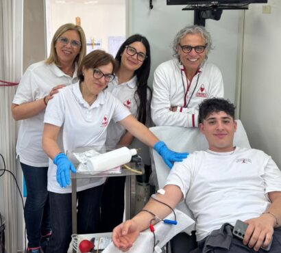 DONARE PER LA PRIMA VOLTA, IL GESTO SPECIALE DEI RAGAZZI DEL “DE’ LIGUORI”