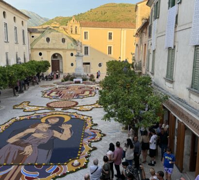 A Sant’Agata de’ Goti l’impegno dei Volontari per la tradizionale Infiorata del Corpus Domini